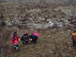 Yaralı avcı kurtarıldı