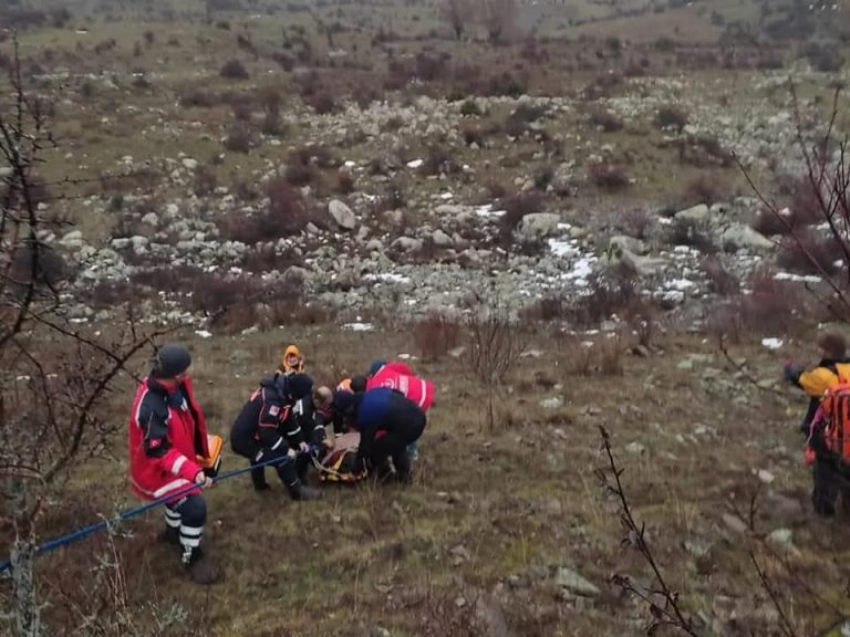 Yaralı avcı kurtarıldı