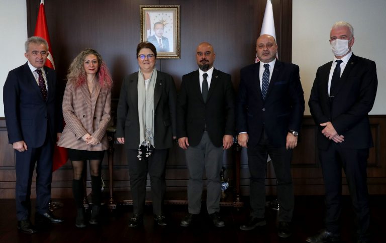 Foto Muhabirleri Derneğinden  bakan Yanık’a ziyaret