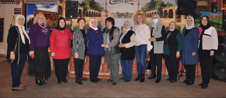 Gül Anneler’den ‘Burs’ yemeği