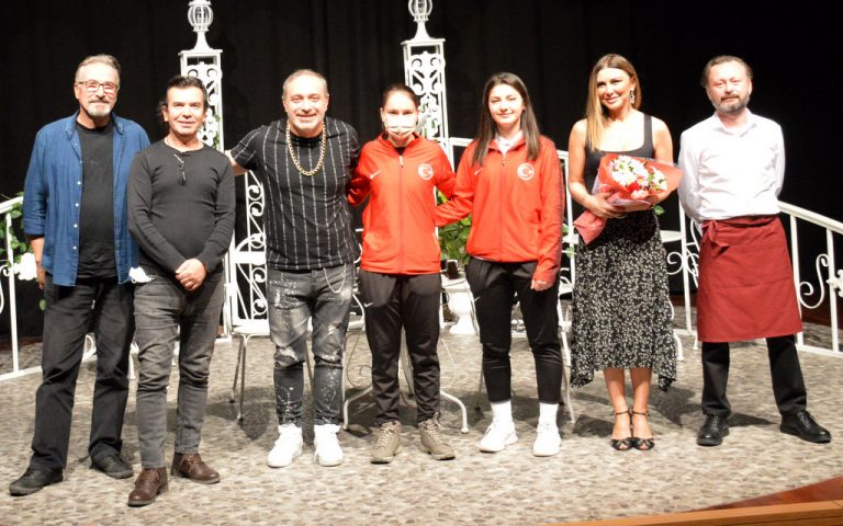 İrfan Selen’i yine öptü