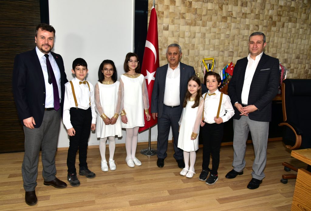 Çocuk Korosundan Barış Manço şarkıları