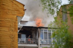 Yangın çatıya sıçradı