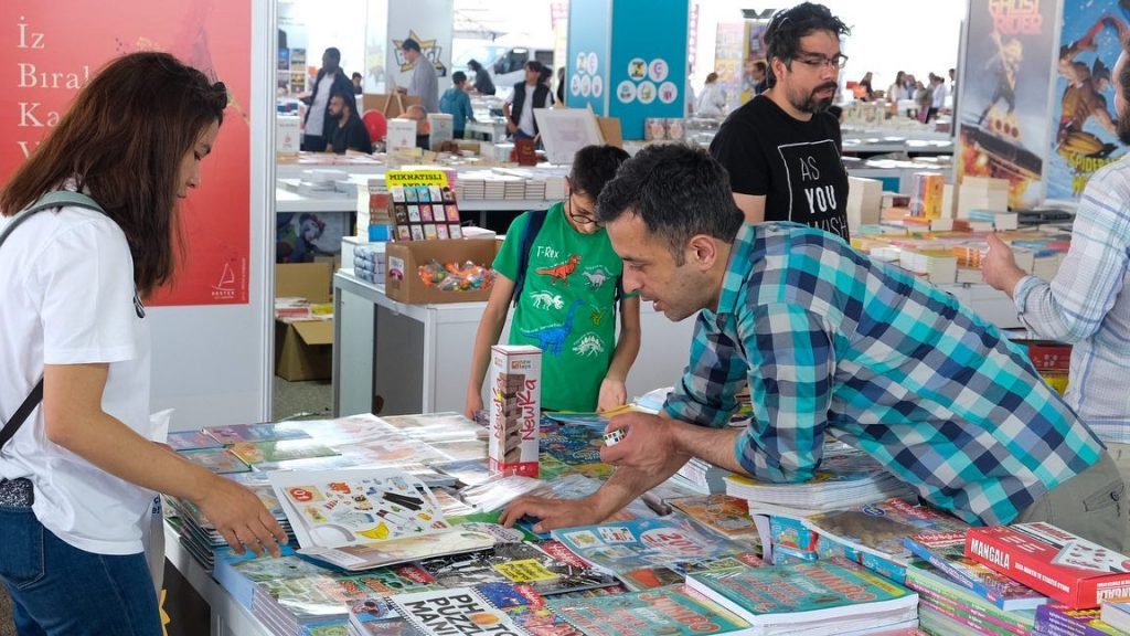 Afyonkarahisar Kitap Fuarı ilgi görüyor