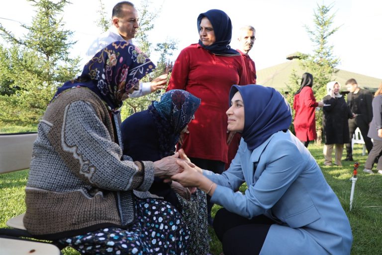 Vali Yiğitbaşı İlçelerde Vatandaşlarla Bayramlaştı