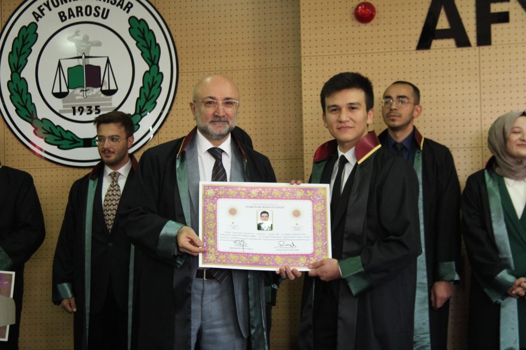 15 yeni avukat yemin ederek belgelerini aldılar