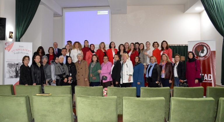 99. Yılında Cumhuriyet ve Kadın Konferansı  yapıldı.