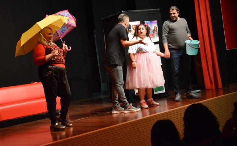 Av Nilgün Seçen sahnelerin tozunu attı