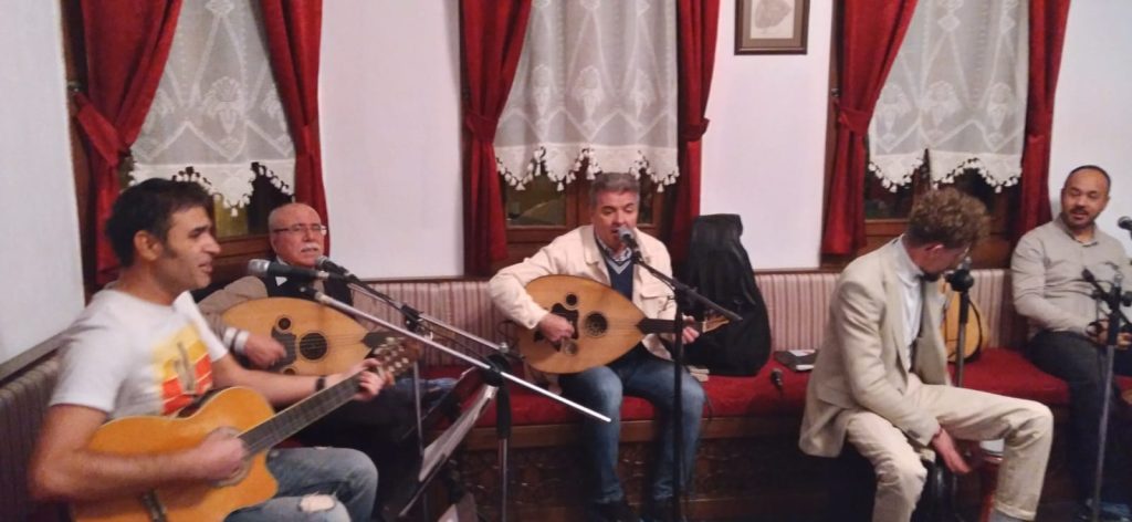 Ahde Vefalı Zamanlarda şiir, türkü gecesi yapıldı.