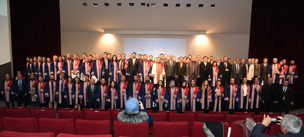 AKÜ’de 2022 Yılı Ödül ve Akademik Yükseltme Töreni Düzenlendi