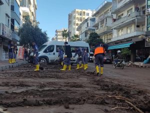 Afyonkarahisar’dan Ekipler Kumluca Sel Bölgesinde