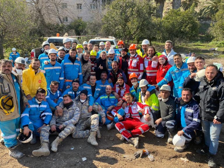 Tınaztepe KYK Yerleşen Depremzedelere Sağlık Taraması yapıldı.