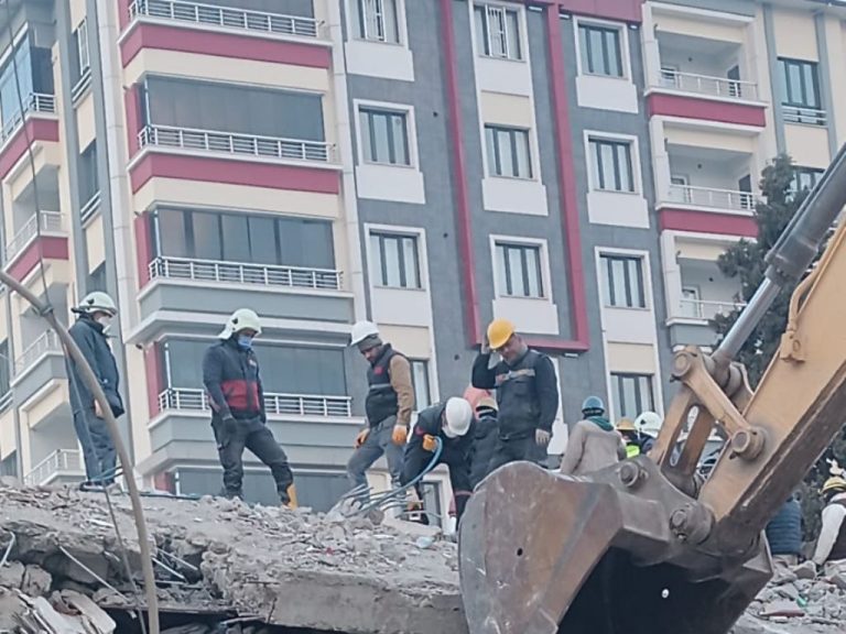 AFYONKARAHİSAR BELEDİYESİ DEPREM BÖLGESİNDE