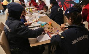 Depremi Yaşayan Çocuklar Jandarma Ablalarının Oyunlarıyla Moral Buluyor