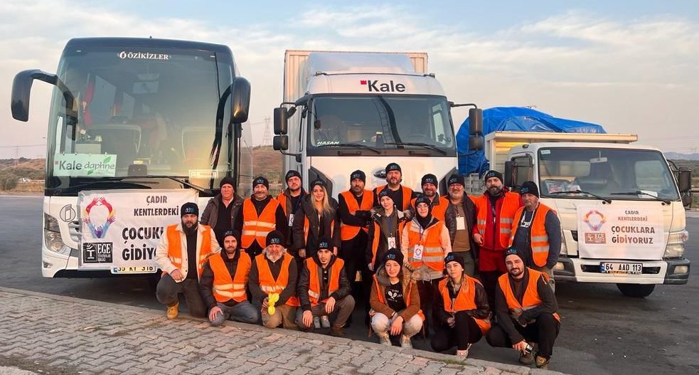 OYUNCAK DOLU KAMYONLAR  ÇOCUKLAR İÇİN UĞURLANDI