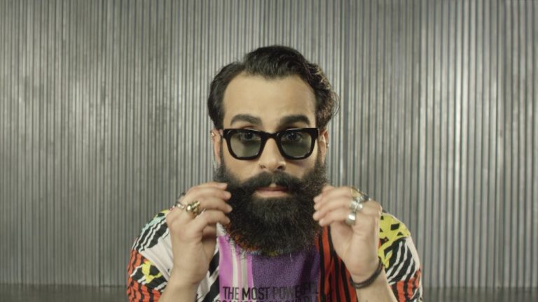 GÖKHAN TÜRKMEN DEPREMDE MAĞDUR OLAN GENÇLERİN EĞİTİMİNE DESTEK OLUYOR