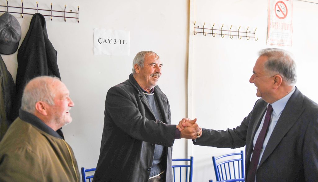 Arabacı ilçelerde büyük coşkuyla karşılandı