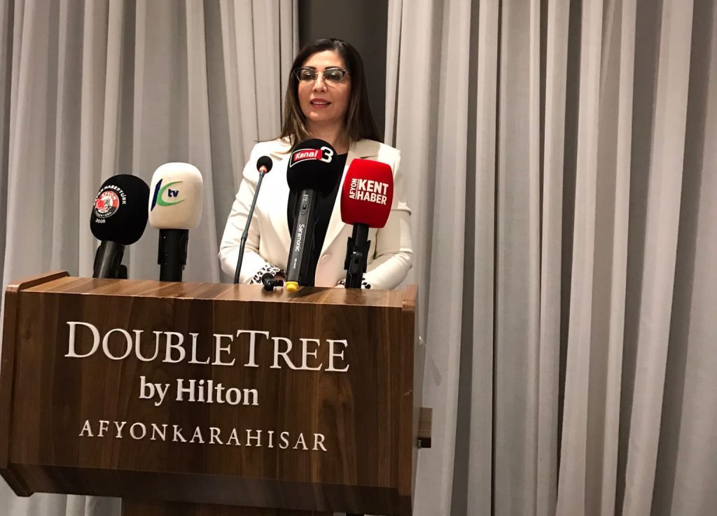 Cumhuriyet Kadını Olarak Cumhuriyete Borcum Var.