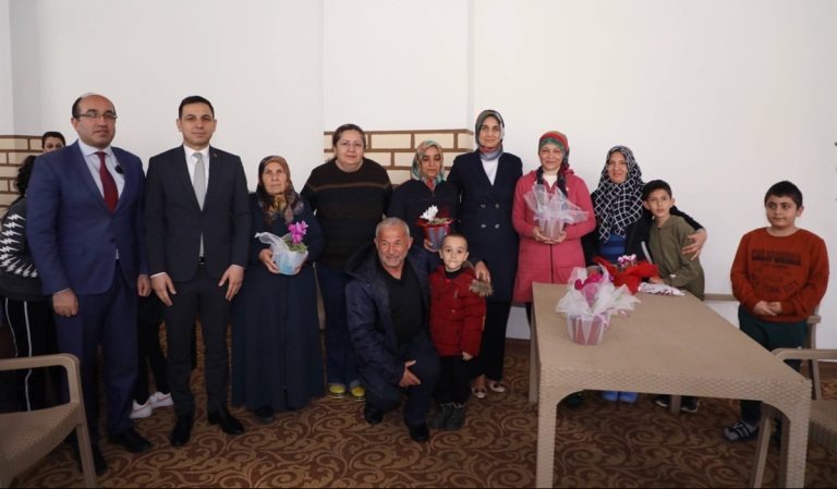 Vali Yiğitbaşı, Sandıklı’da Depremzede Aileleri Ziyaret Etti