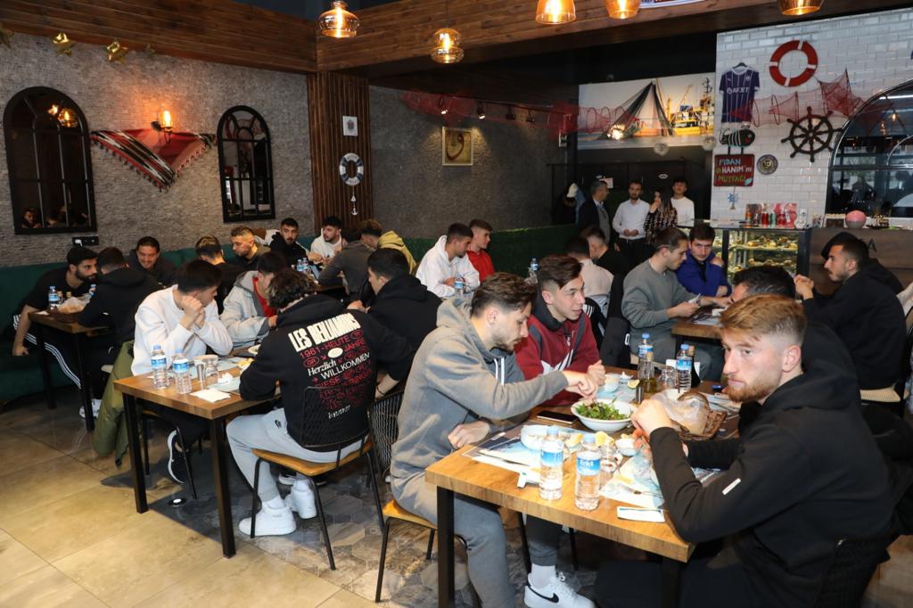 HES İLAÇ AFYONSPOR’A MORAL YEMEĞİ