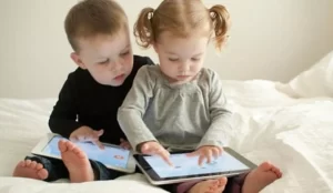 Ekranlar Otizmi Tetikliyor mu?