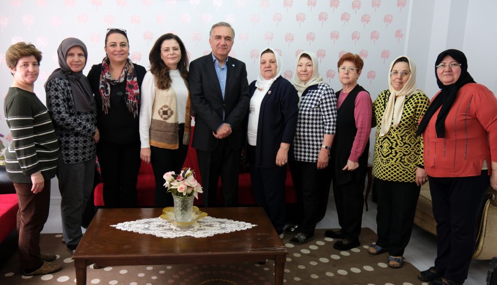 Arabacı, Gül Anneler Derneği’ni ziyaret etti