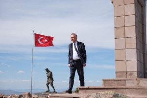 Mustafa Enis Arabacı Kocatepe’den başladı