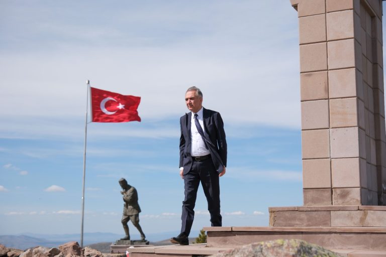 Mustafa Enis Arabacı Kocatepe’den başladı