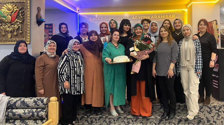 Reyhan  Mısırlıoğlu’na  sürpriz  doğum günü partisi