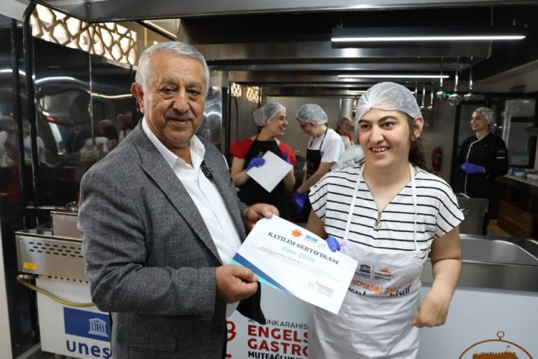 GASTRONOMİ MUTFAĞINDA ENGEL TANIMADILAR