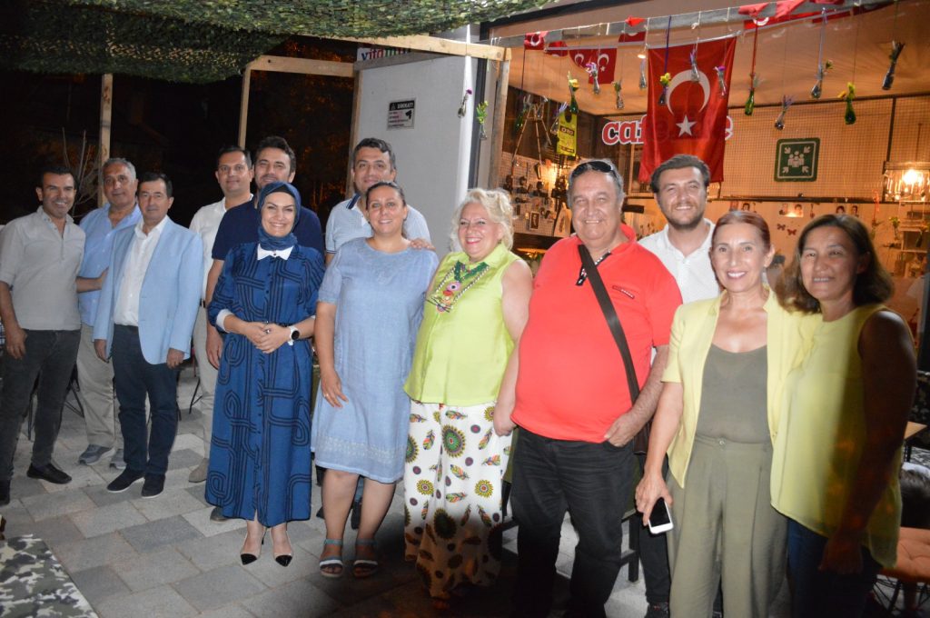 Cafelife’ta Antalyalılar  bir araya geldi.