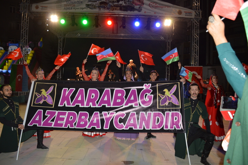 Cumhuriyet coşkusunda Azerbaycan ve Kerkük esintileri