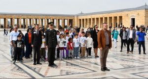 GİRNE KOLEJİ CUMHURİYETİN 100. YILINDA ANITKABİR DE