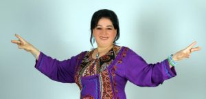 ŞÖLENDE AZERBAYCANLI SANATÇI SEVİL ÇAKAR SAHNEDE