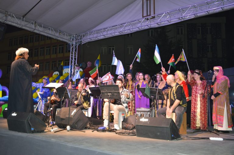 Saraband ve Drogos’tan muhteşem açılış