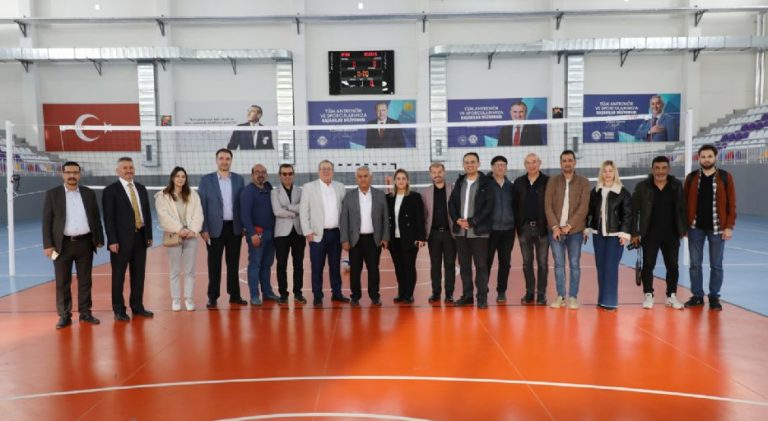 ZEYBEK BAŞKAN BASIN MENSUPLARINA YATIRIMLARI GEZDİRDİ