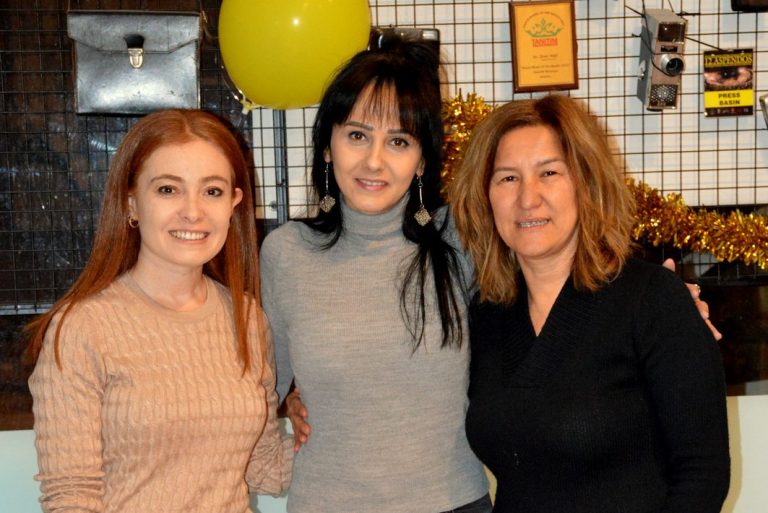 Cafelife ta Burcu  Altun a doğum günü kutlaması yapıldı