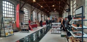 El emeği ürünleri pazarı açıldı.