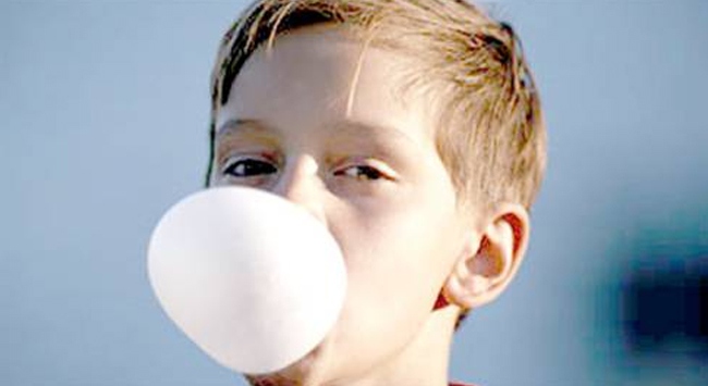 ÇOCUKLARDA SAKIZ ÇİĞNEMEK FAYDALI OLABİLİR Mİ?