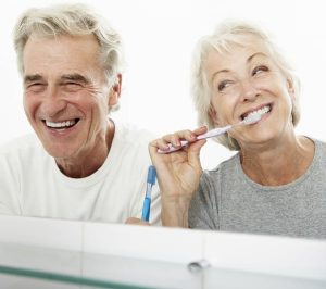 Yaşlılıkta diş eti hastalıkları ve diş çürümesi gibi problemler artıyor!