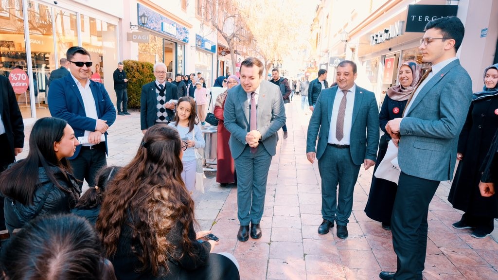 GENÇLERİN FİKİRLERİNE SAHİP ÇIKACAĞIZ