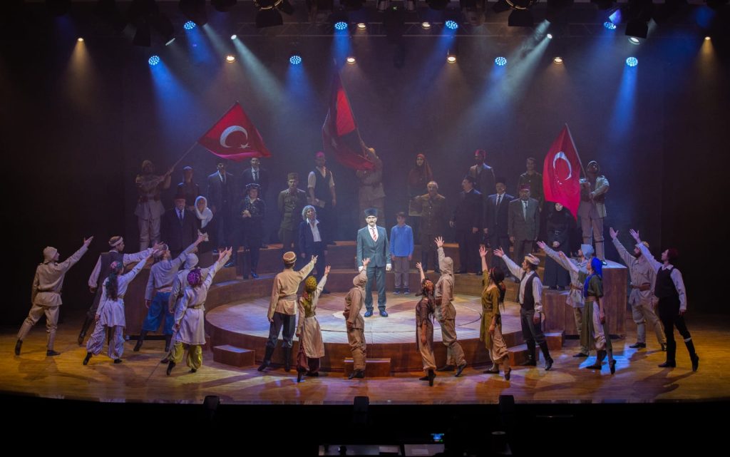 Cumhuriyet’e Doğru Adlı Tiyatro Oyunu Afyonkarahisar’a Geliyor