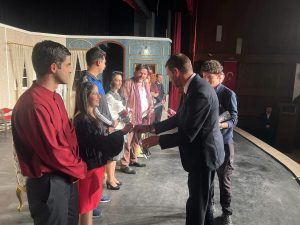  Yağcı, Tiyatro Oyununa Katılarak Sanat Alanında Destek Sözü Verdi