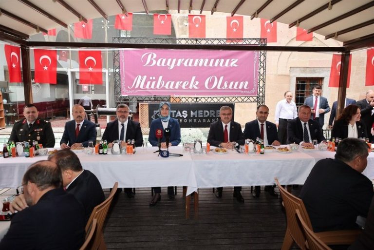 Taş Medrese’de Bayramlaşmaya yoğun katılım