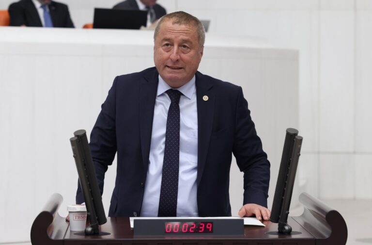 Milletimizi delirtmeye karar vermişler