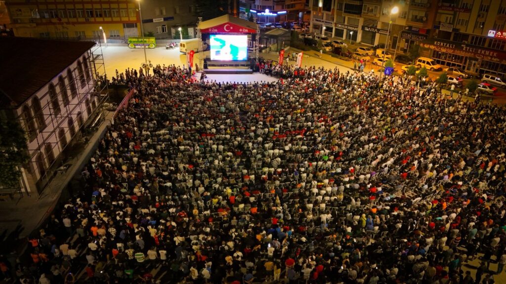 MİLLİ MAÇ HEYECANI ZAFER MEYDANI ‘NDA YAŞANDI