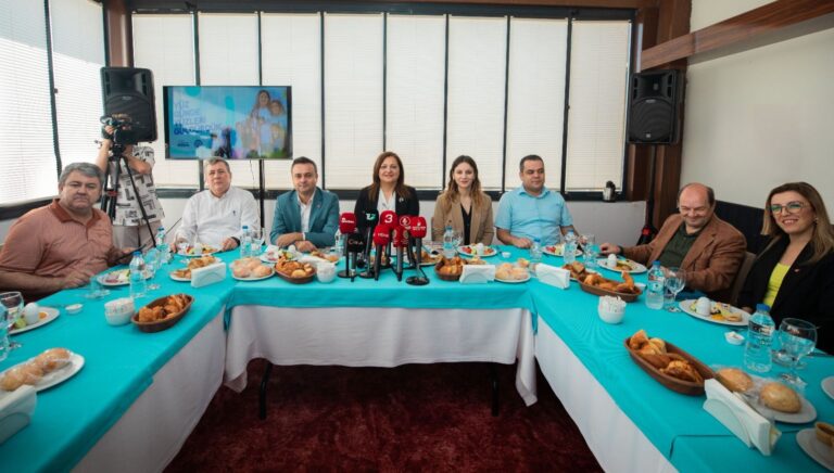 BAŞKAN BURCU KÖKSAL BASIN MENSUPLARIYLA BULUŞTU