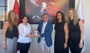 CHP AFYONKARAHİSAR İL KADIN KOLLARI’NDAN  AFYON EĞİTİM VAKFI’NA ZİYARET