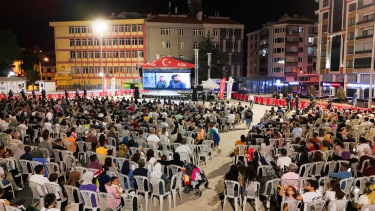 “AYBÜKE: ÖĞRETMEN OLDUM BEN” FİLMİNE BÜYÜK İLGİ