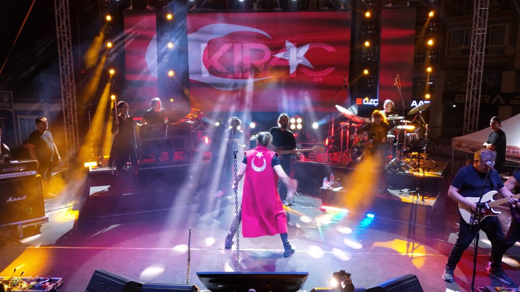 ZAFER MEYDANI’NDA KIRAÇ KONSERİ